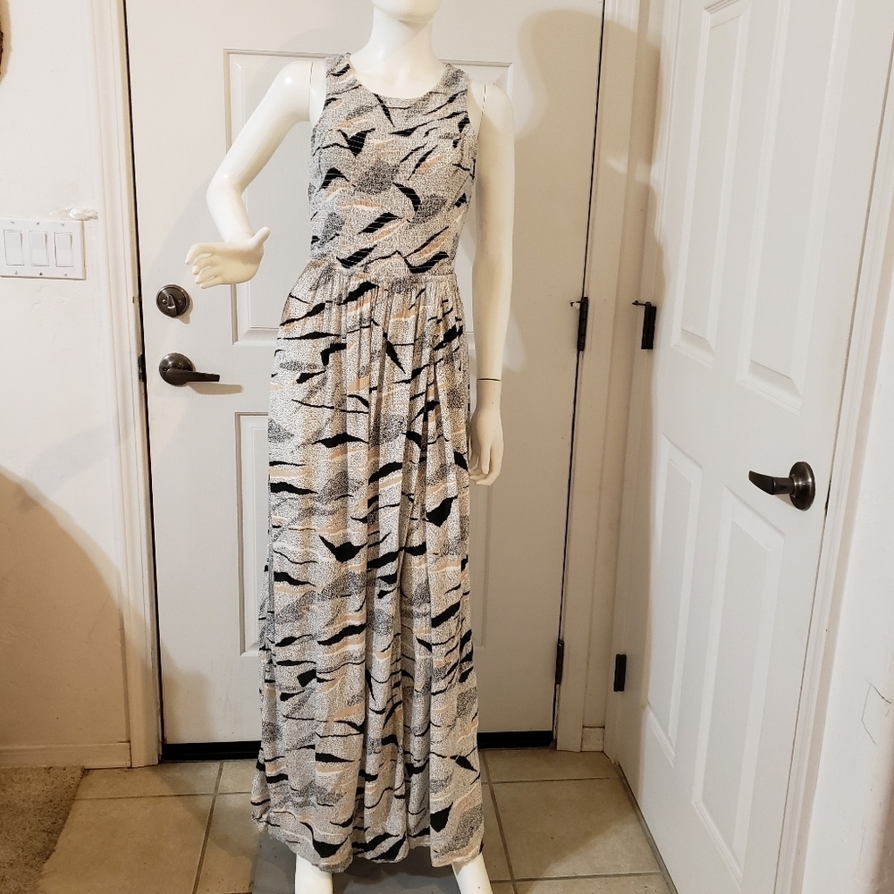 Elegant Black and White Maxi Dress